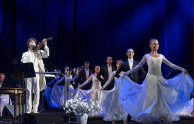 Новогоднее шоу «Concord Orchestra. Белоснежный бал Иоганна Штрауса» в БКЗ «Октябрьский», Санкт-Петербург – Bilet.spb.ru