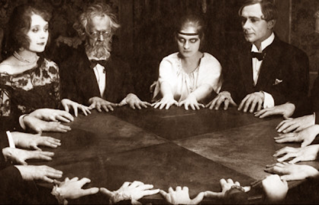 Богемный арт-бранч «Спиритизм, нудизм, туризм: хобби в Российской империи» в Бар «Медведь», Санкт-Петербург – Bilet.spb.ru