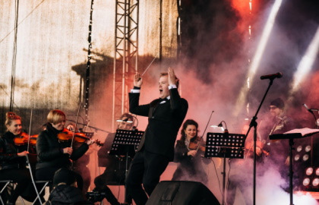 Концерт «Рок-хиты на крыше с симфоническим оркестром» в Крыша Roof Place, Санкт-Петербург – Bilet.spb.ru