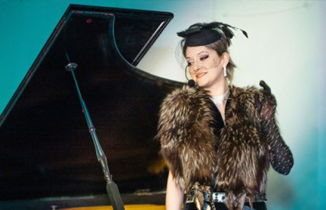 Праздничный концерт «Французский шарм на берегах Невы» в Музыкальный клуб на теплоходе ROCK HIT NEVA, две палубы - две программы, прогулка по Неве и заливу в тёплом салоне, Санкт-Петербург – Bilet.spb.ru