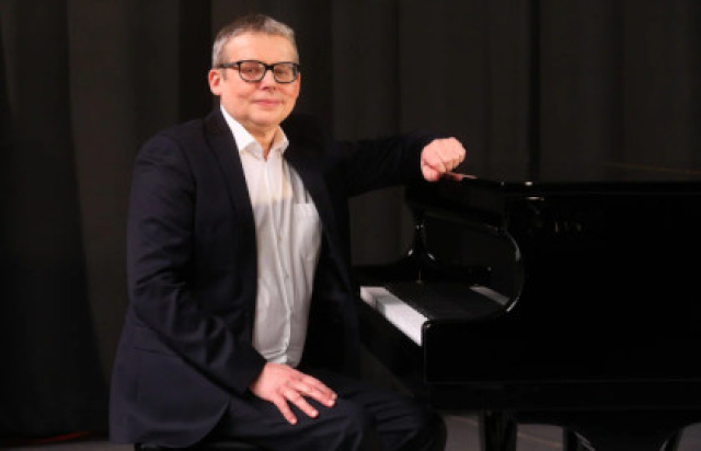 Он – Сэр Элтон Джон. Трибьют в Культурный квартал «Брусницын», Санкт-Петербург – Bilet.spb.ru